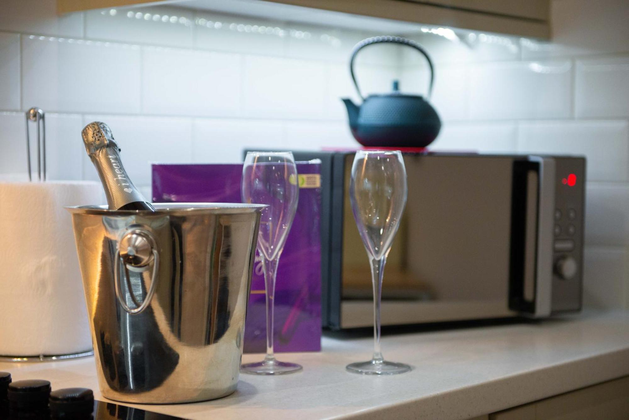 Stylish Townhouse, Work Desk, Fast Wi-Fi, Sleeps 6 Stamford Eksteriør bilde